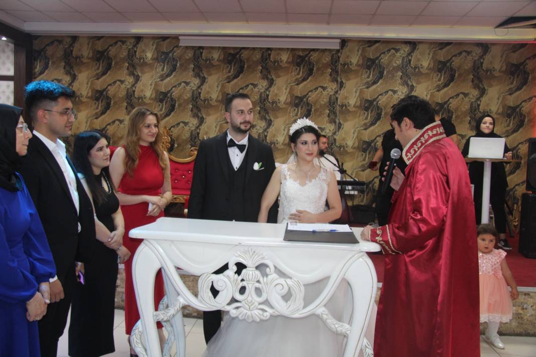 Ecem ile Cengiz evlendi 1